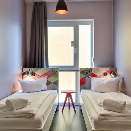 Meininger Alexanderplatz Otel 3*