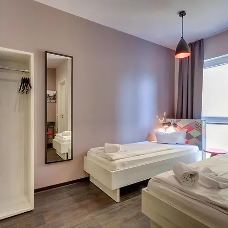 Meininger Alexanderplatz Otel 3*