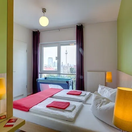 Meininger Alexanderplatz Otel 3*