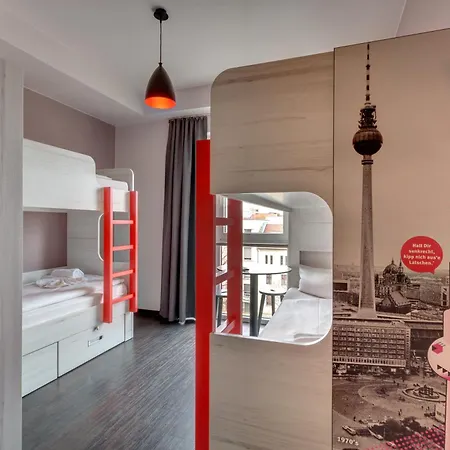 Meininger Alexanderplatz Hotell 3*