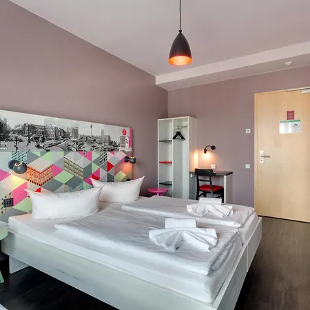 Hotel Meininger Alexanderplatz Berlino