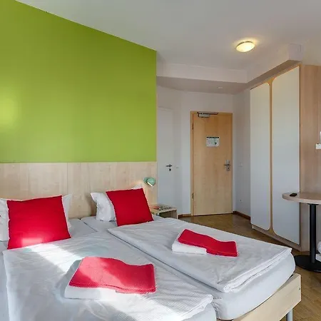 Meininger Alexanderplatz Hotel Berlino