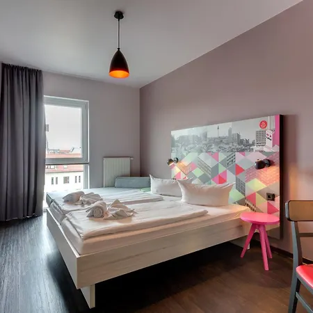 Hotel Meininger Alexanderplatz Berlino