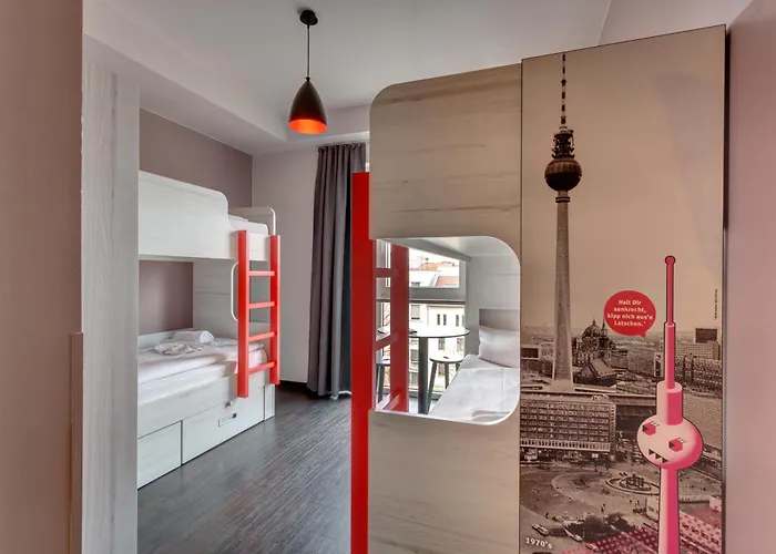 Meininger Alexanderplatz Hotell 3*