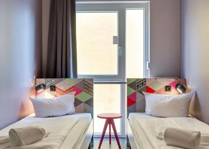 Meininger Alexanderplatz Hotell 3*