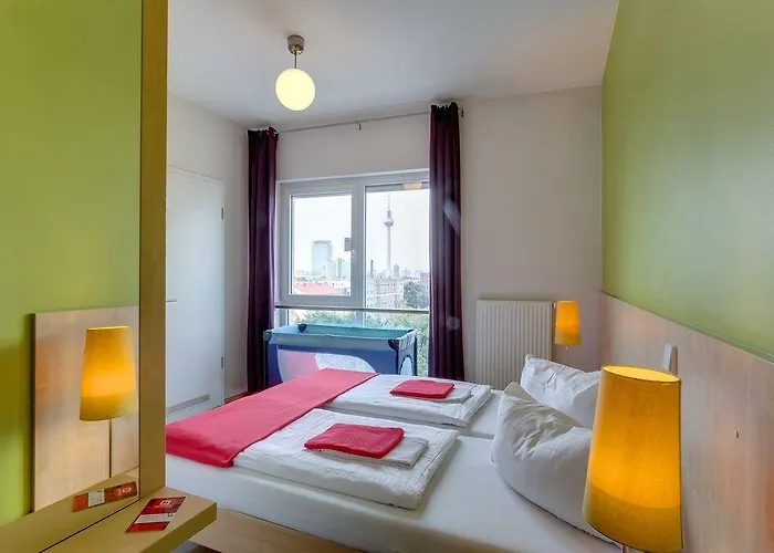 Meininger Alexanderplatz Hotell 3*